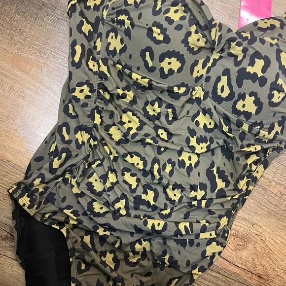 NWT Betsey Johnson Green CAMOUFLAGE CAMO BATHING SUIT SWIM SUIT XL RETAIL $128 - Picture 2 of 6